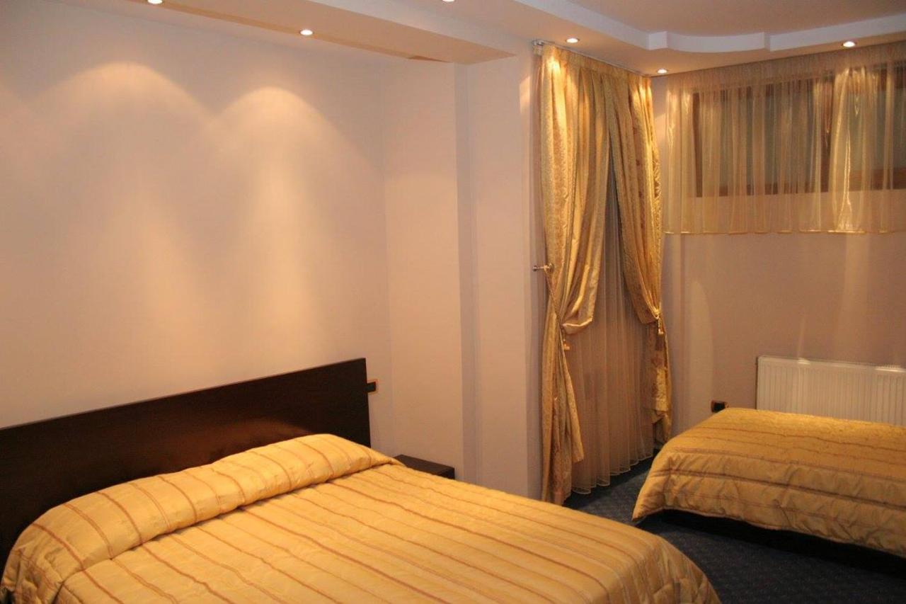 Hotel Smerald Korce Exterior foto